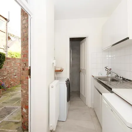 Vakantiehuis Stodham House With Minster Views! *