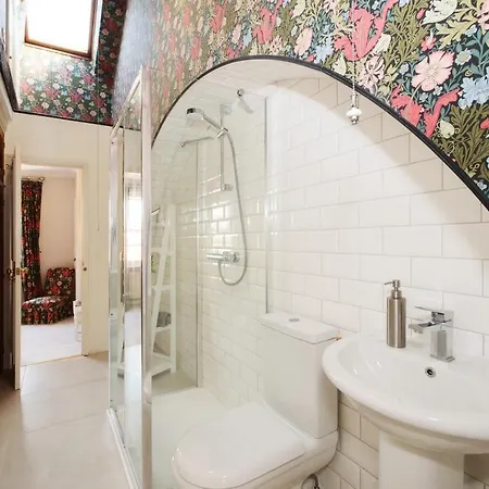 Stodham House With Minster Views! *